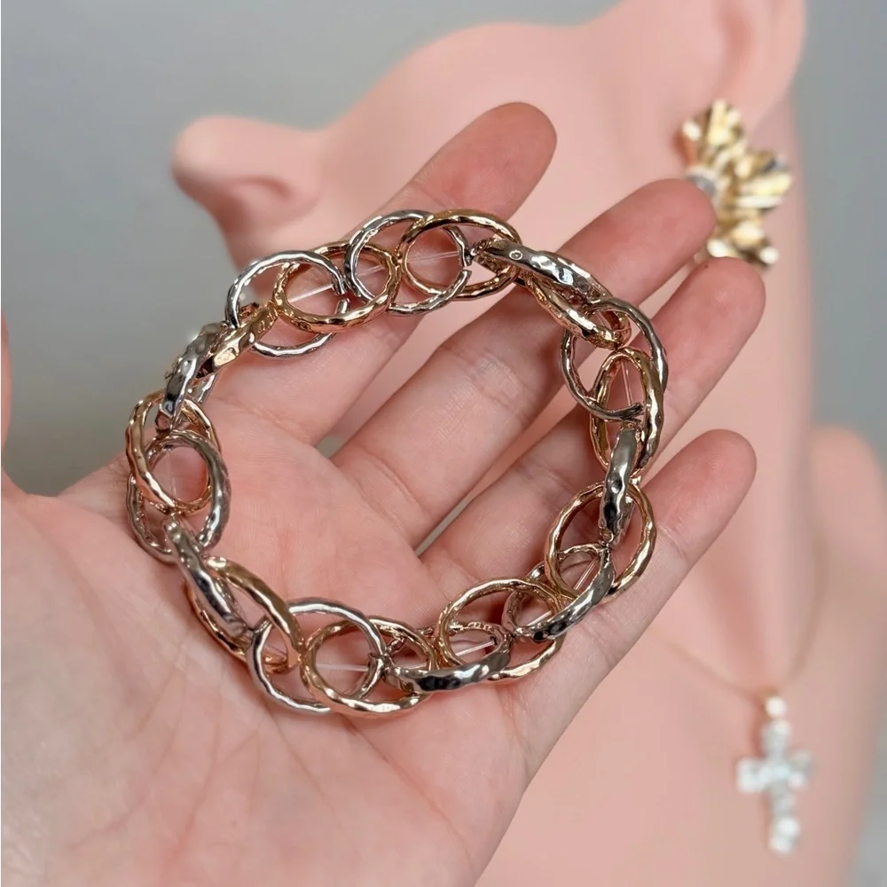 ⚜️ Elegant Gold and Silver Chain Bracelet